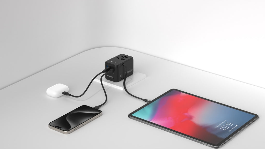 MOMAX 1-WORLD 25W 3 PORT WITH BUILT-IN USB-C CABLE AC TRAVEL ADAPTOR MOMAX 1-WORLD 25W 3 PORT WITH BUILT-IN USB-C CABLE AC TRAVEL ADAPTOR