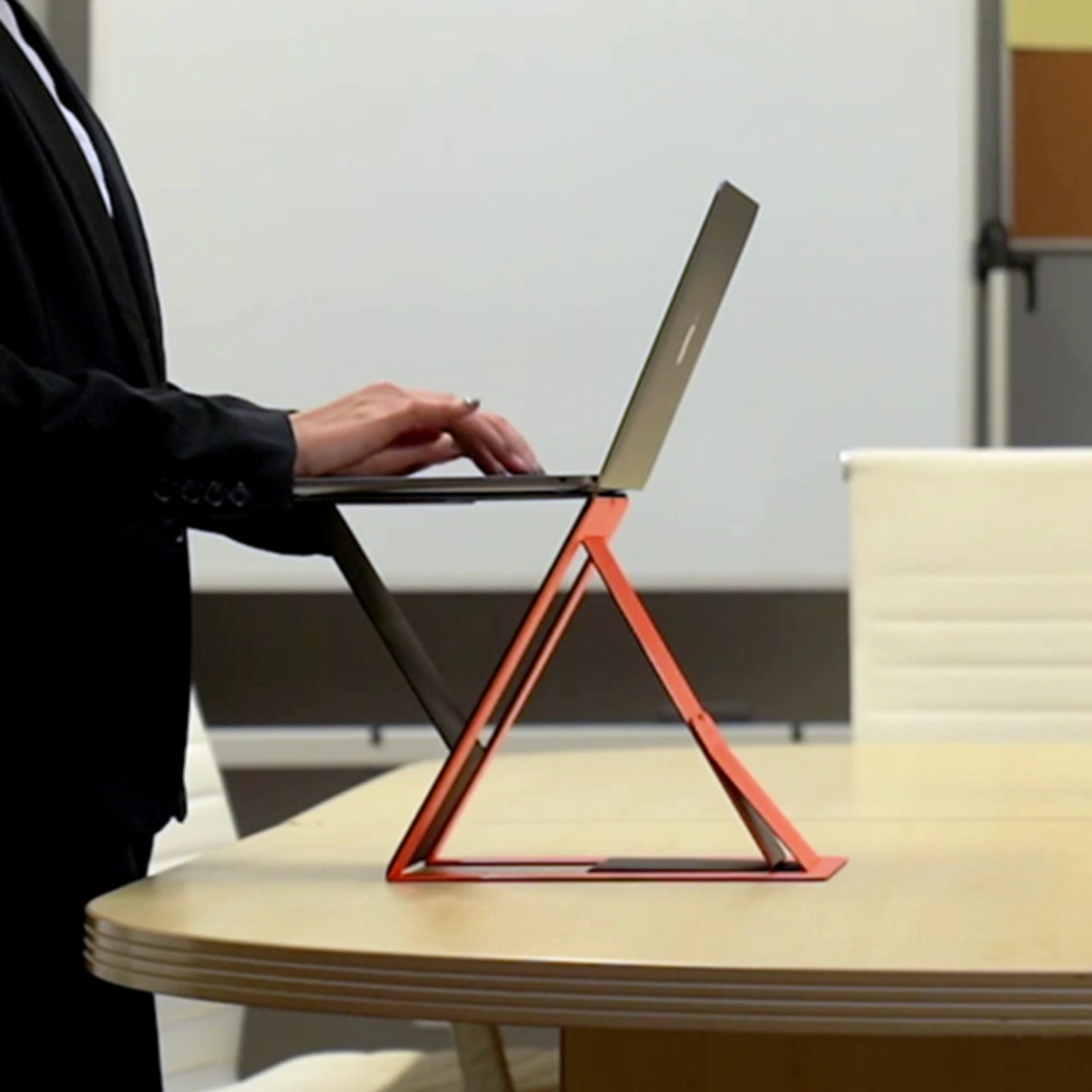 MOFT FOLDABLE 5in1 Z Laptop Desk SIT-Stand MOFT FOLDABLE 5in1 Z Laptop Desk SIT-Stand