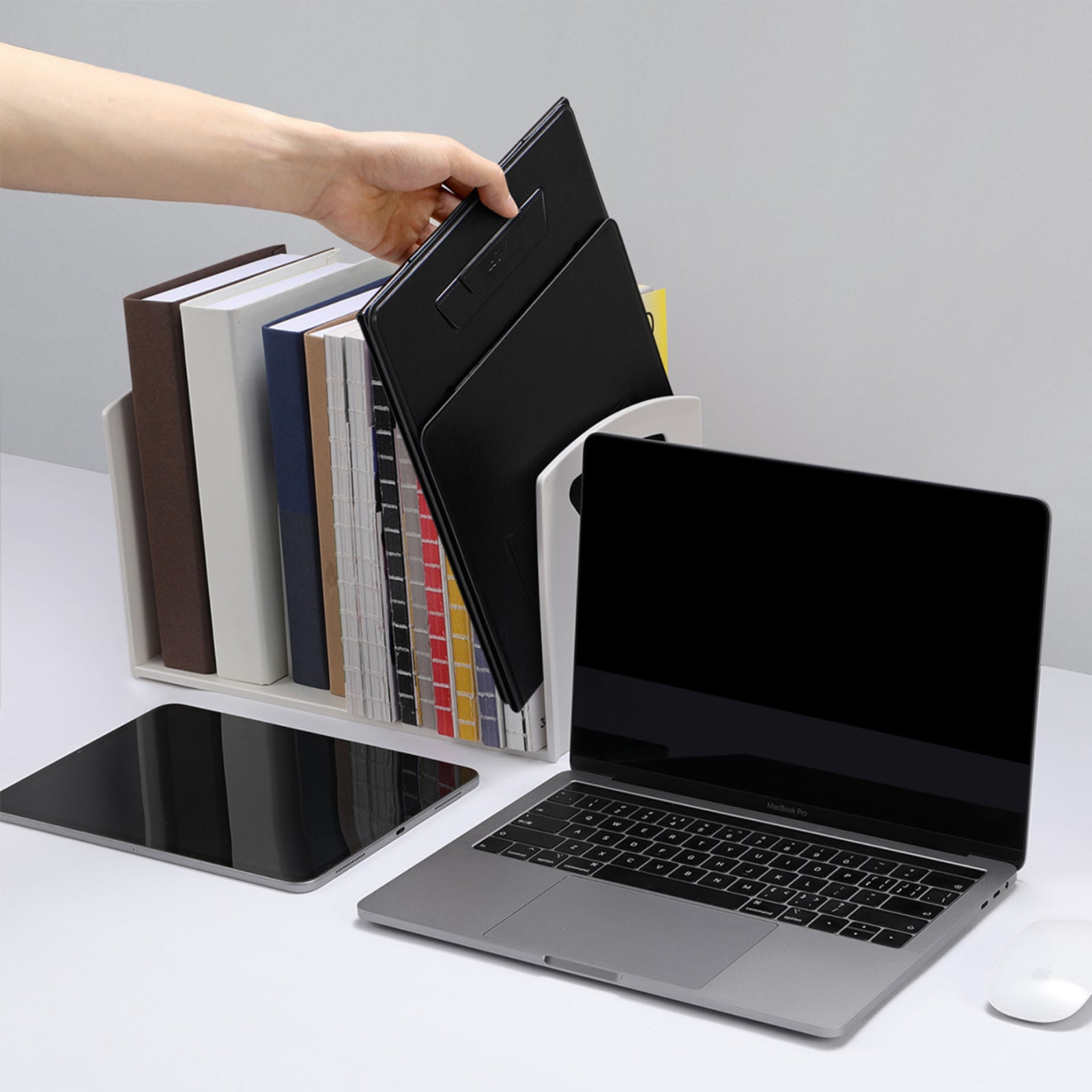 MOFT FOLDABLE 5in1 Z Laptop Desk SIT-Stand MOFT FOLDABLE 5in1 Z Laptop Desk SIT-Stand